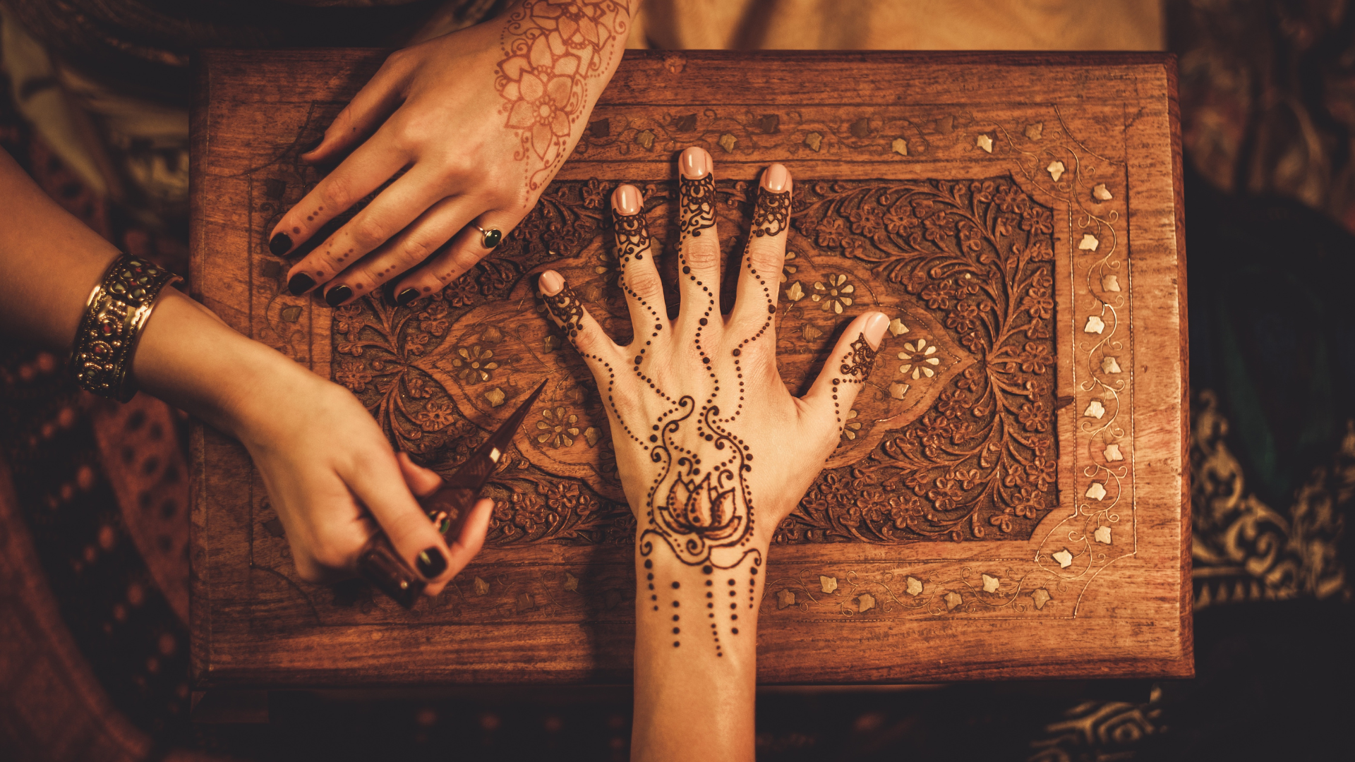  Henna Design : '' 